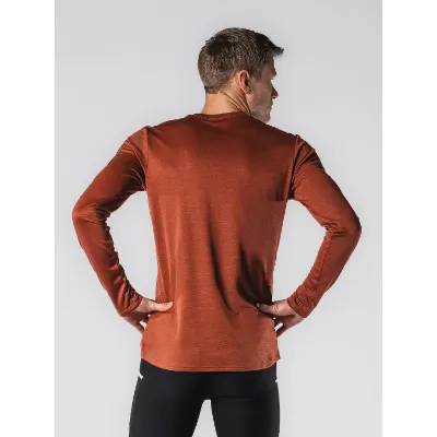 Rustfarvet Fusion Men's Technical Merino 150 LS er den ultimative trøje, der kombinerer merinoulds naturlige egenskaber med polyesters slidstærke kvaliteter. Den innovative to-sidet metervare giver dig en trøje, der er ideel til både hverdagsbrug og træning.