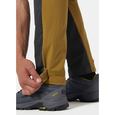 Helly Hansens Men’s Vika Tur Pants 2.0. Med ergonomisk formede knæ og et indstikket skridt tilbyder disse bukser en enestående bevægelsesfrihed og komfort. Praktiske håndlommer og en lynlåslomme på låret.