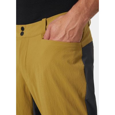 Helly Hansens Men’s Vika Tur Pants 2.0. Med ergonomisk formede knæ og et indstikket skridt tilbyder disse bukser en enestående bevægelsesfrihed og komfort. Praktiske håndlommer og en lynlåslomme på låret.