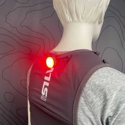 se-billede-smini_black_38451_rear_light_clip_on_vest_glowing.jpg