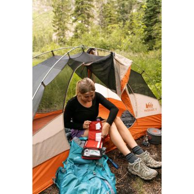 9803_trek3-firstaid-kit_iteminuse-2.jpg
